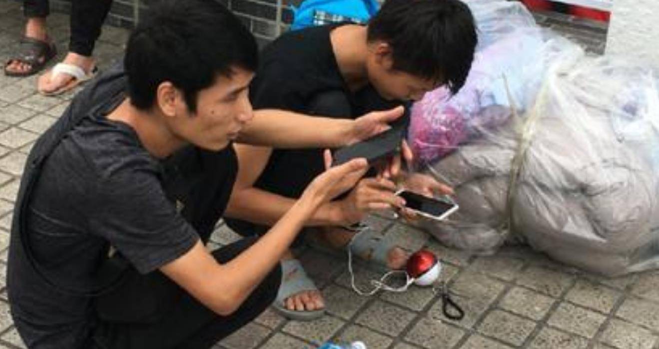 干1天歇3天的"三和大神",每天混日结,抽散烟,他们为何如此?