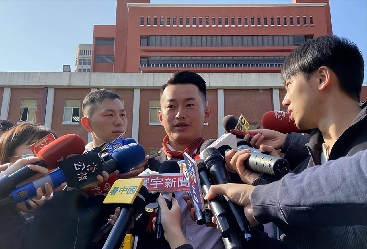 曾被王炳忠吊打的"台独接班人",对大陆口出狂言笑死个人_陈柏惟_台湾
