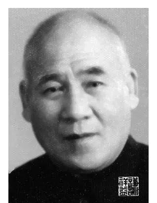 穆祥林1945年,穆祥林拜张寿臣为师,成为中国相声第六代传人,为"宝"