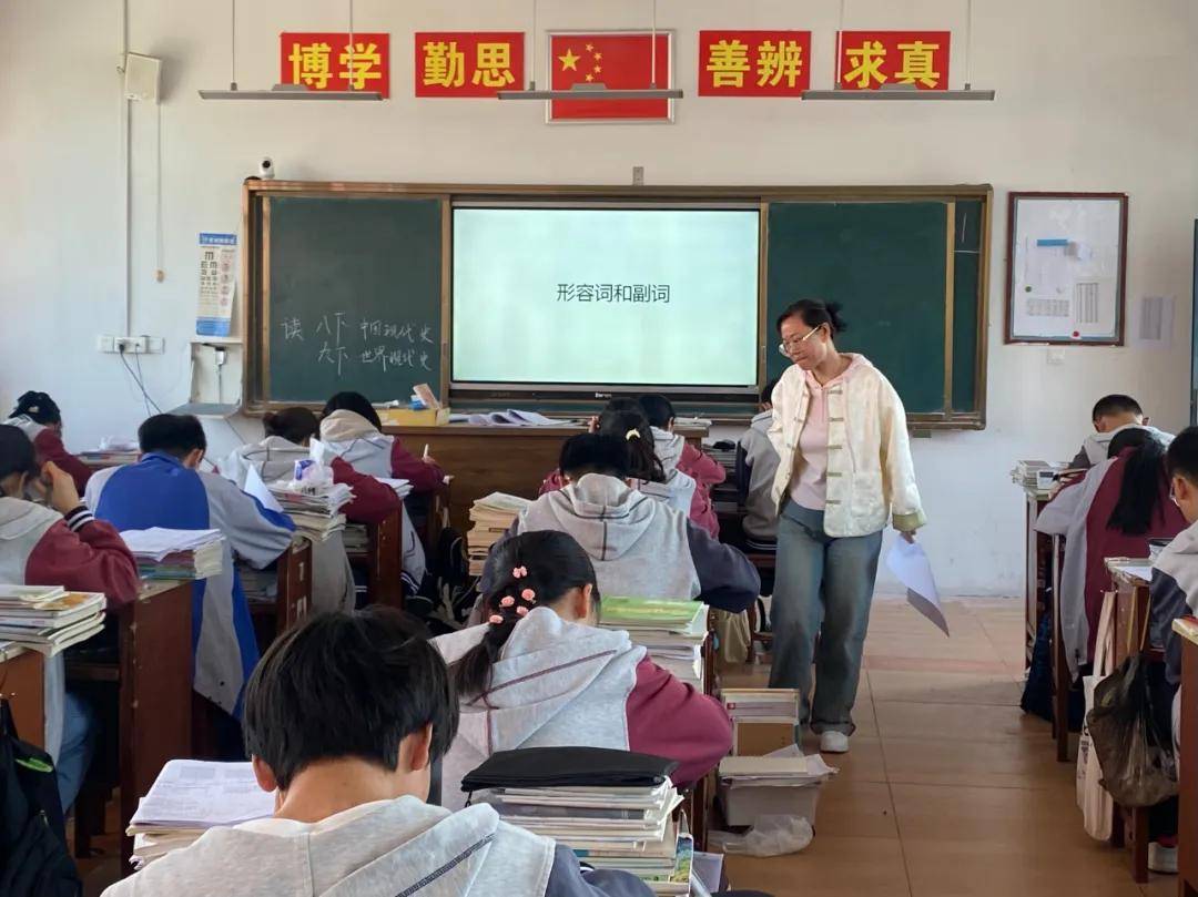 姜堰区教育局视导蒋垛中学教学工作
