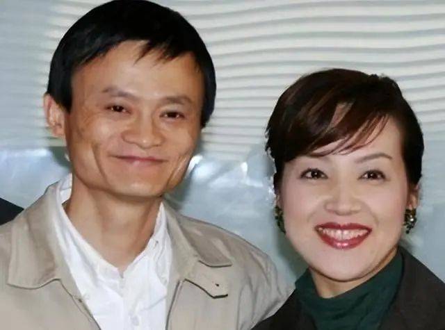 小鹿纯子:马云的梦中情人,6次前往日本寻找,44岁被他带来中国