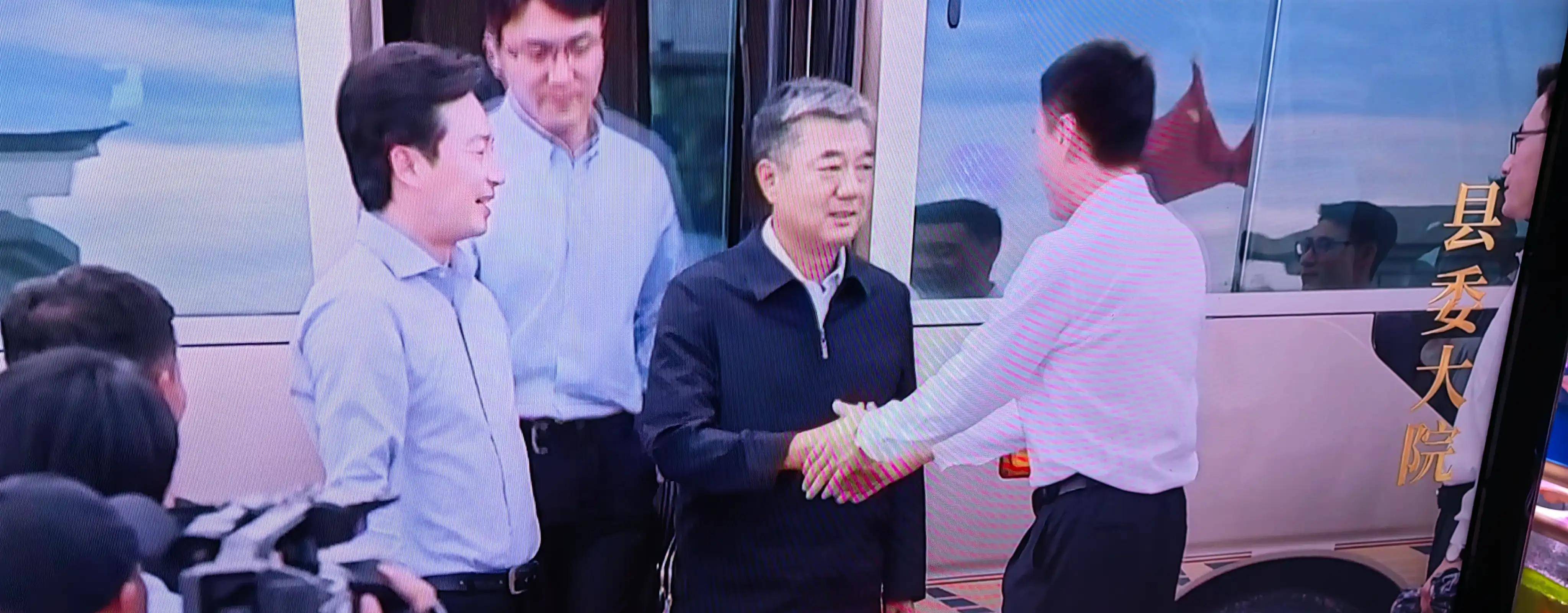 《县委大院》中李光洁扮演的曹县长会揣摩领导,在官场上游刃有余