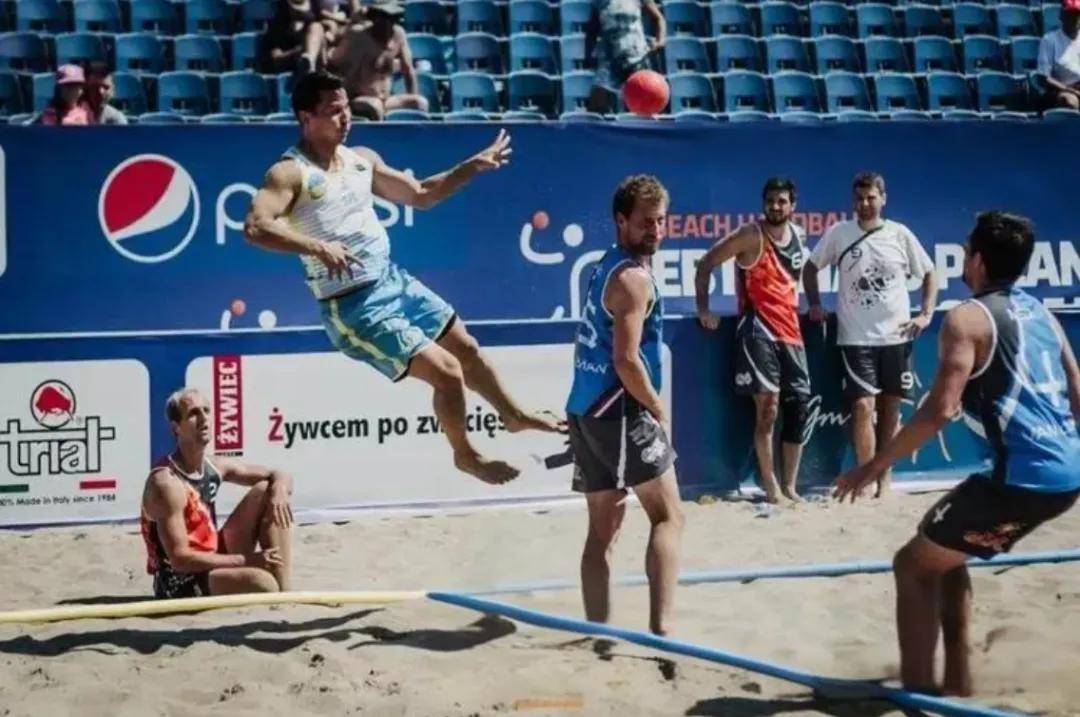 比海滩的风更迷人的,是海滩上的运动魅影——沙滩手球热知识