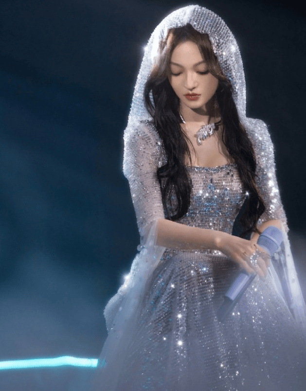 张韶涵造型惊艳四座,团队实力再现无瓶颈期,引领时尚新潮流!