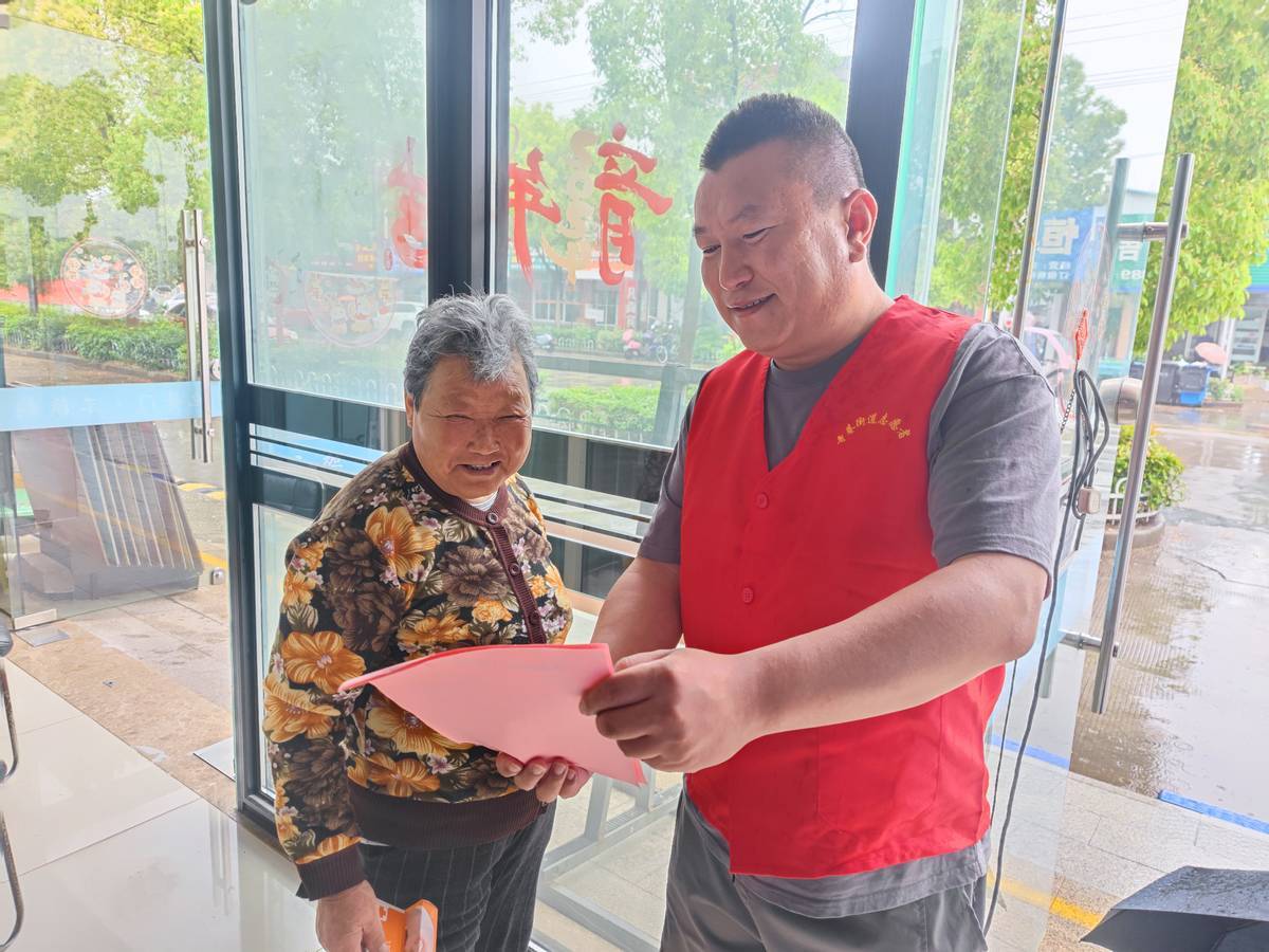 泰州寺巷街道寺巷社区开展"抵制高额彩礼,倡导文明婚俗"活动