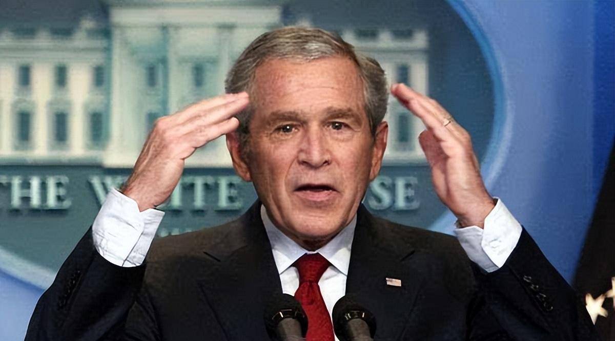 在巴克斯戴尔空军基地,布什总统发表了"911"恐怖袭击后的公开演说.