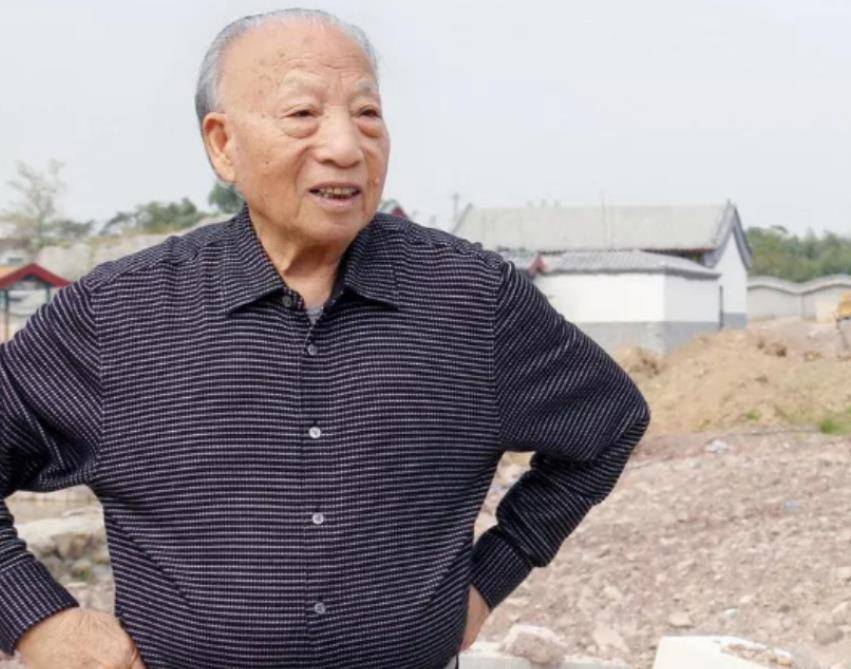 80岁老人斥巨资300亿建新圆明园,专家强烈反对,网友却