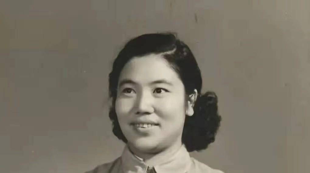 豫剧大师常香玉:喜宴上唱悲剧,大闹戏台吞金自尽,只为争口气