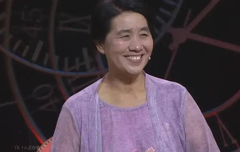 "师傅走出来,看到陈兴佳大脸,大手,大脚的样子,如同见到怪物,连