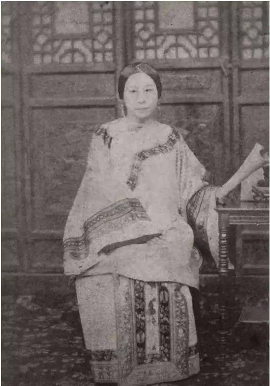 1888年,李鸿章把22岁女儿嫁给40岁鳏夫,没想到两人子孙如此出名