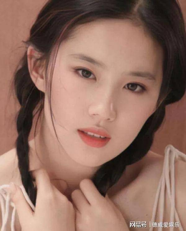 盘点12位女明星,田静很清纯,迪丽热巴底子好,娜娜很惊讶