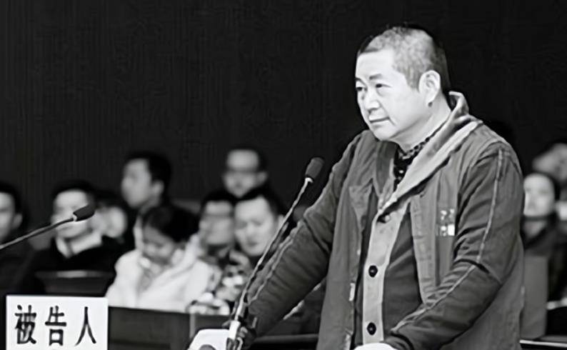 男子因欠5000万不还,被债主沉潭80米,两年后才被打捞上岸_胡方_张宏