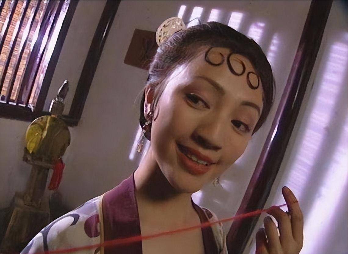 一直以为她们都退圈了,后来发现去演妈妈了,美人迟暮啊