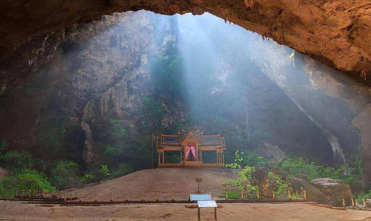 峨眉山三霄洞内部图片图片