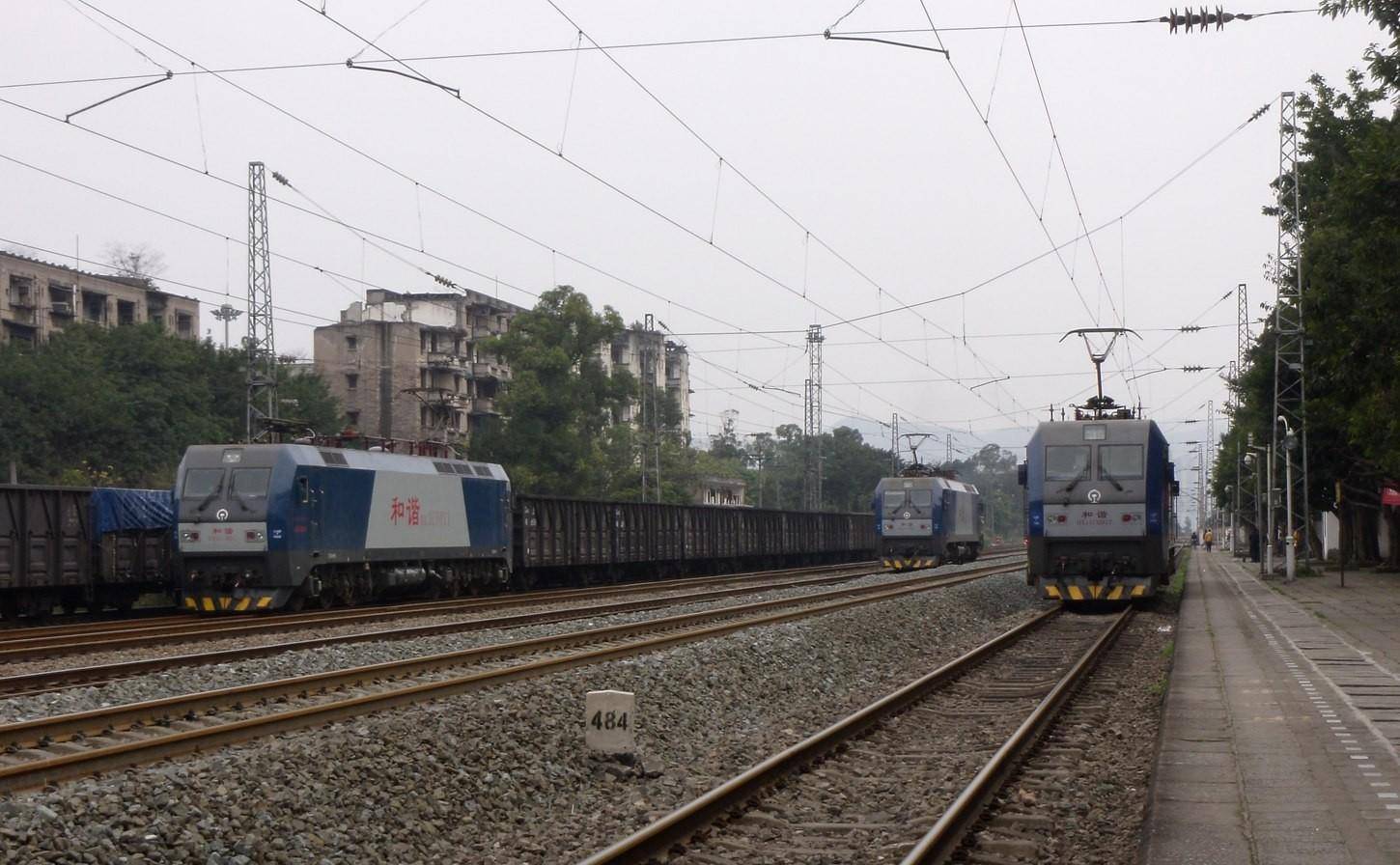 开通70年的成渝铁路,曾经客货混跑如今基本上是货运专线