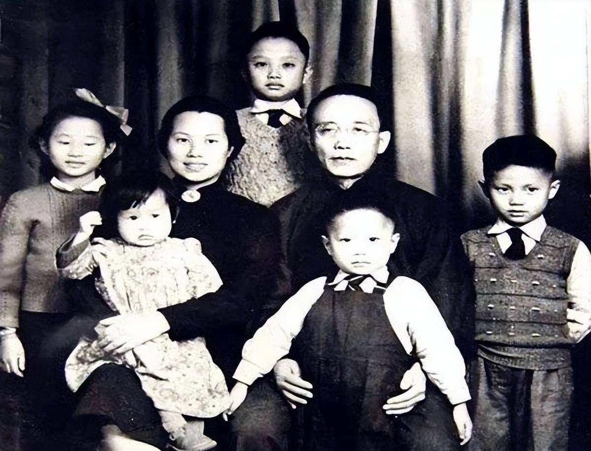 在纽约去世,遗体滞留殡仪馆无人领,身份曝光惹众议_陈子美_父亲_生活