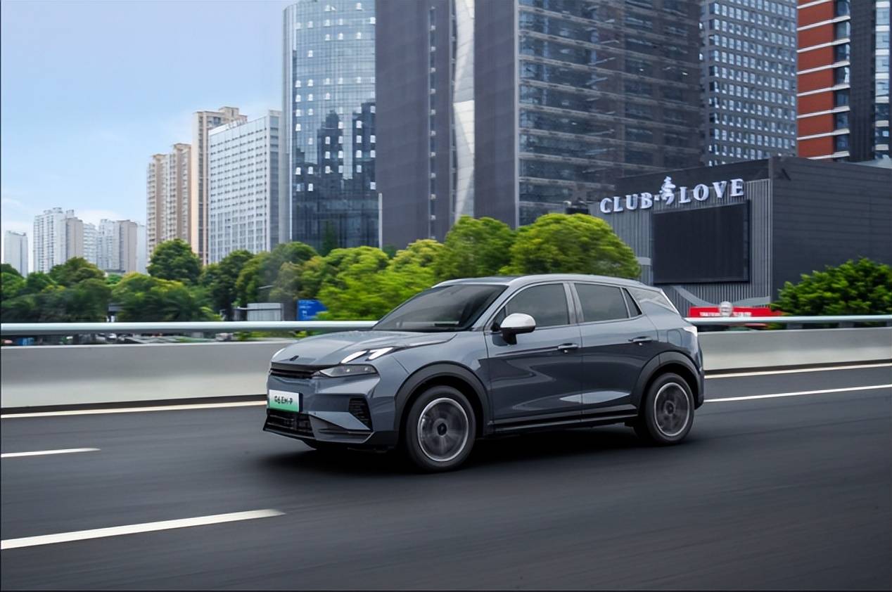 领克06 em-p 126长续航max版惊艳上市,新增"极地灰"全新车色