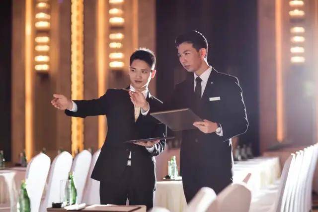 的试听设备及4个多功能会议室,更有专业而富有经验的万达嘉华宴会管家