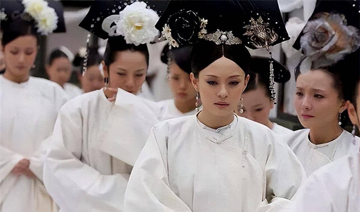 面看阴宅是要收费的,如果不收费会折损风水师的福气,但是金额可大可小