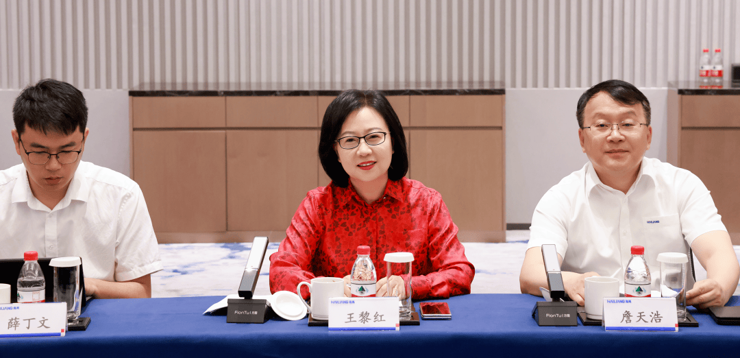 全国农业展览馆馆长何斌一行到海亮集团调研