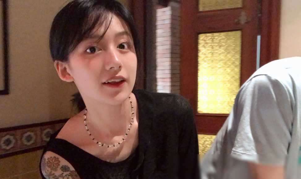 黑尾酱大胆晒照引发讨论,展现个性与自由表达的界限_照片_行为_公众