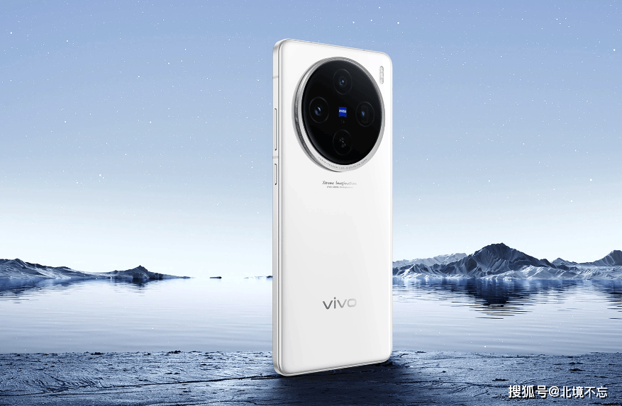 vivox100s虽然是标准版手机,但vivo针对这款手机完全是朝着高端机去