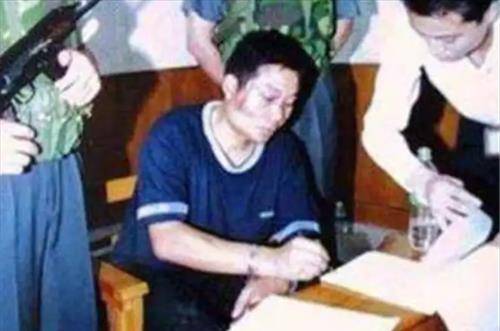 张君,一个曾经普通得不能再普通的人,1966年生于湖南省常德市安乡县