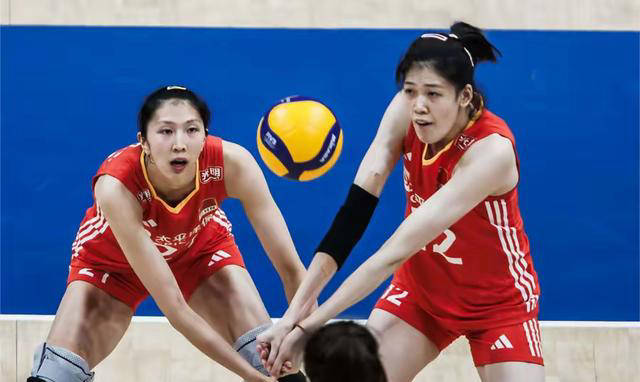 中国女排逆转战胜美国队,李盈莹赛后讲话展现领袖风范
