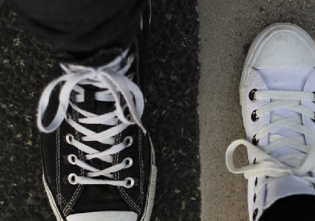 这三种鞋子万万别穿回家,意味着带霉运进门,有钱人都会避开!