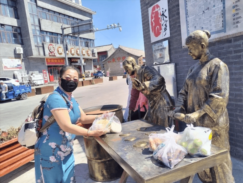 老年大学英语班开展延庆妫川牡丹园游学活动_牡丹花_古城_永宁