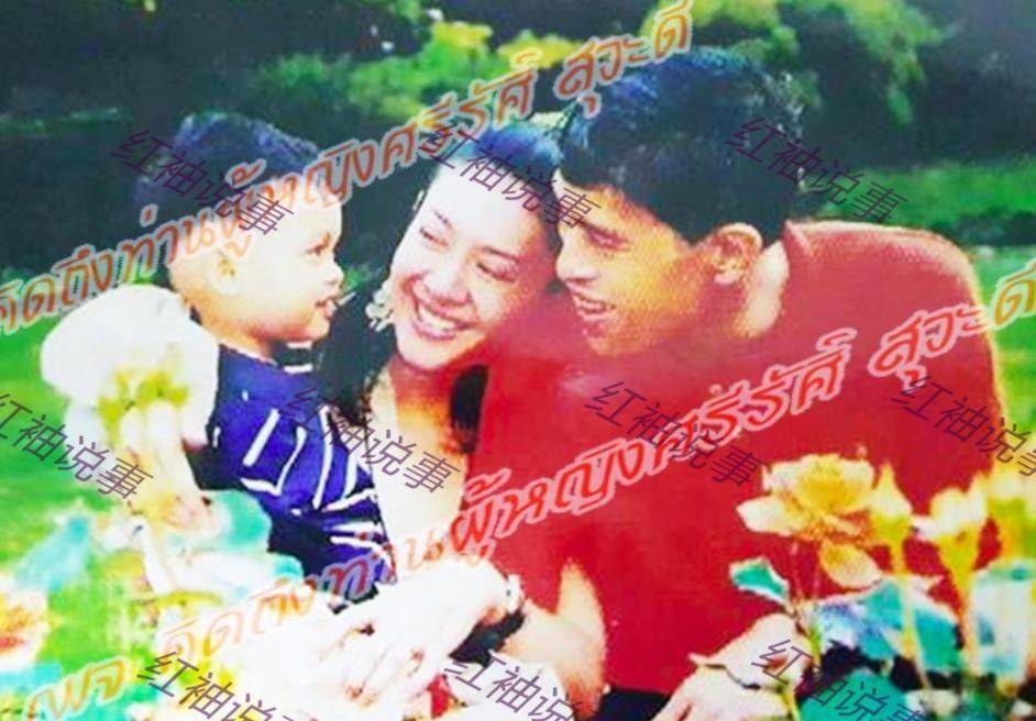 提帮功小时候太亲了!在西拉米怀里做鬼脸,太后被逗得合不拢嘴