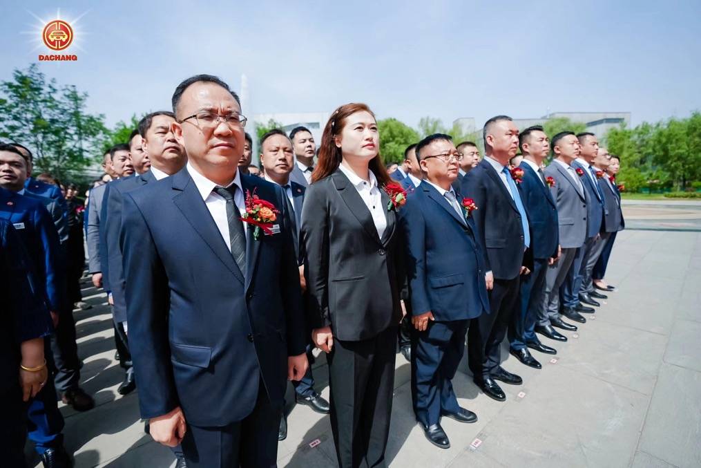 在庆典上,副董事长代文龙代表大昌集团向一直以来支持和帮助大昌发展