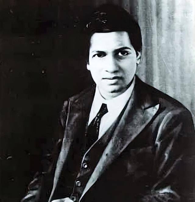 偏科的学渣天才:只活了32岁,却留下3900个公式,解析了黑洞秘密