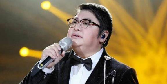 21年前缆车坠落,幸存的2岁男婴"韩厚厚"被韩红收养,现状怎样