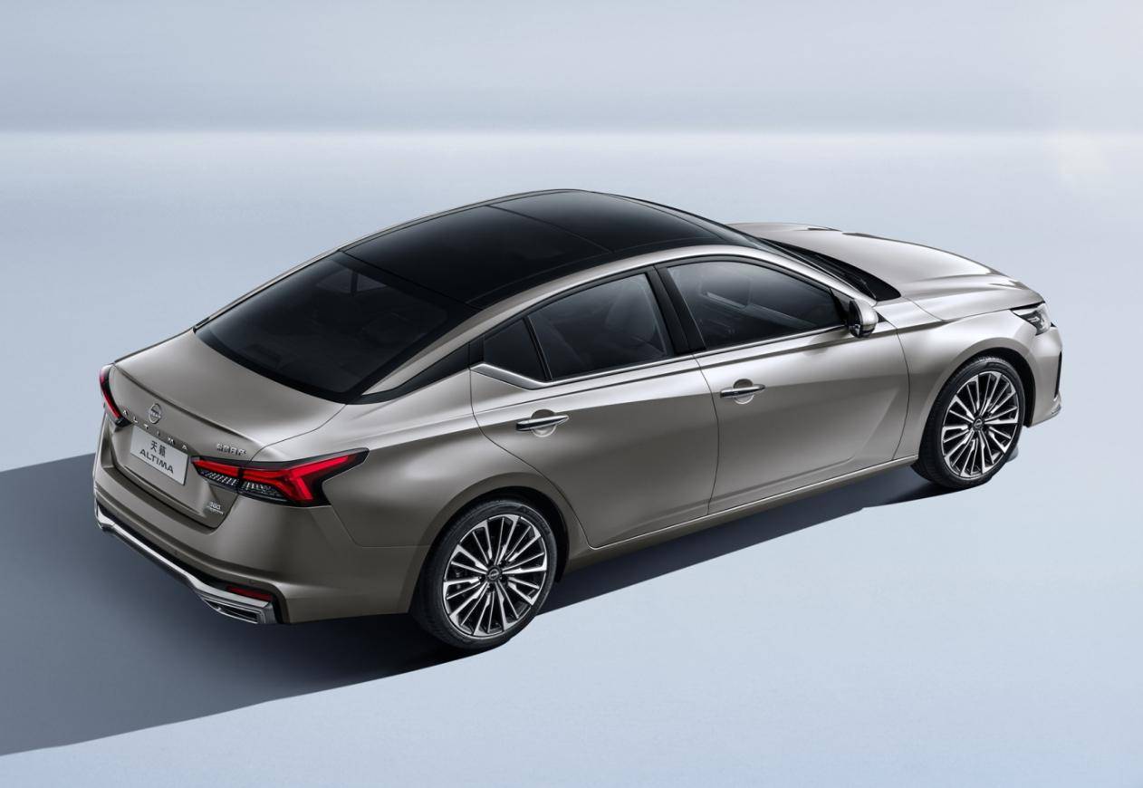 曾为b级车"王者",如今不足15万起售,日产天籁值得抄底吗?