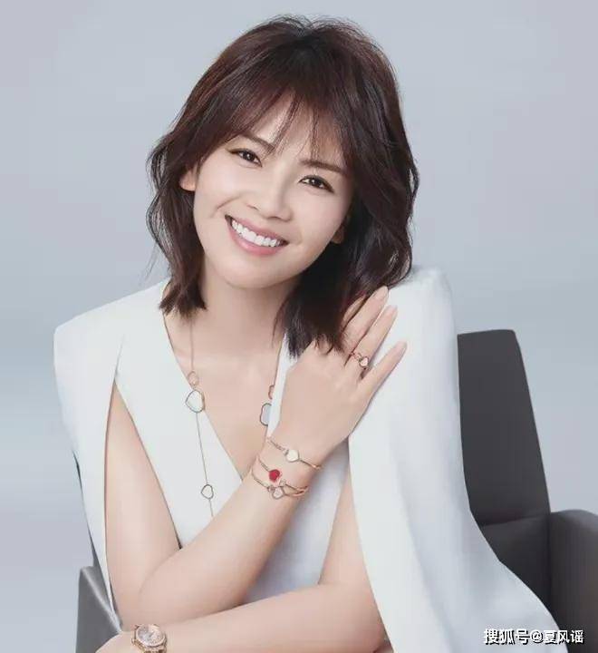 刘涛故意走光?事件引起热议,网友:为啥明星的衣服质量那么差?