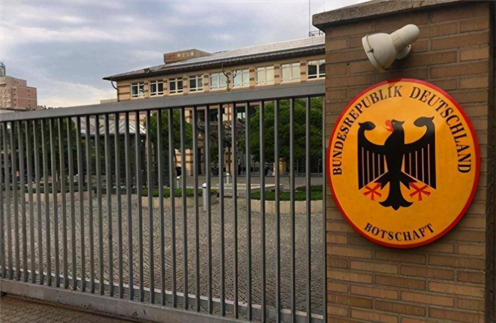 女儿留学德国失联17年,领事馆帮忙联系后拒见父母,原因引人深思