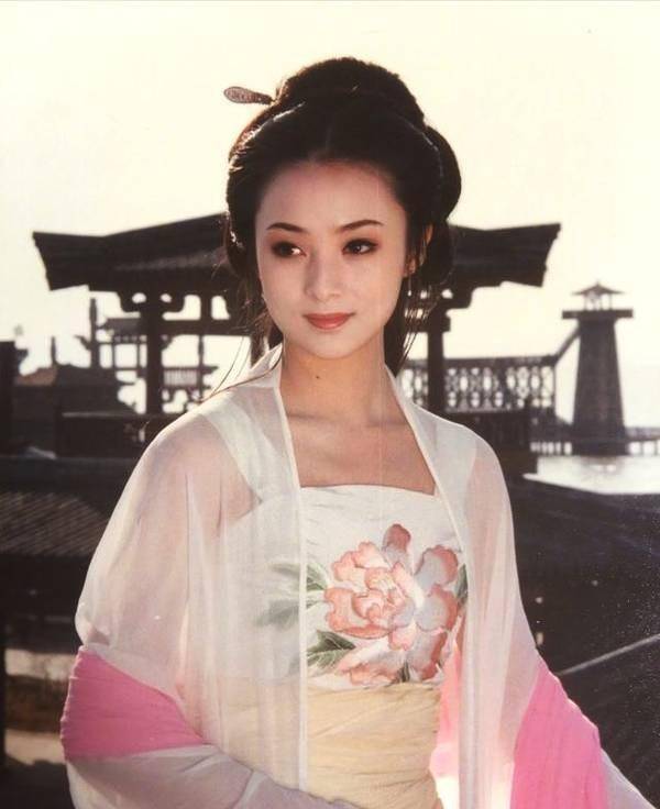 西施是中国四大美女之一,被誉为闭月羞花.