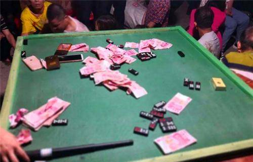 他是江西赌王,靠千术成百万富豪,后因出千露馅,大腿短了30厘米