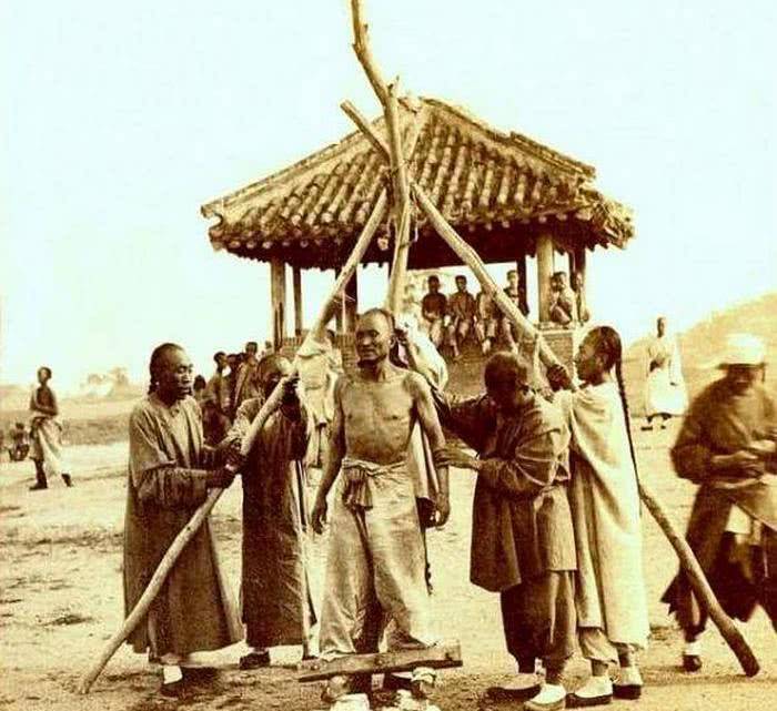 义和团拳民真实形象:刀枪不入成笑话,被斩首时老百姓冷眼旁观