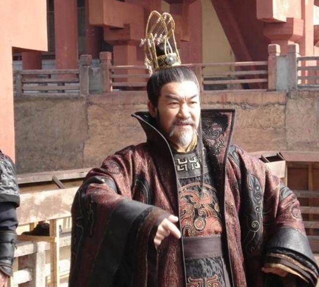 李密当机立断,果断放弃主战场,兵分两路,一队驻守在月城,现今河南巩义