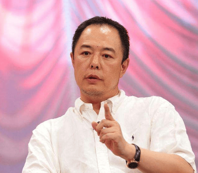 除了这些争议之外,张铁林还有一个身份,那就是盛传的他被授予"活佛"的