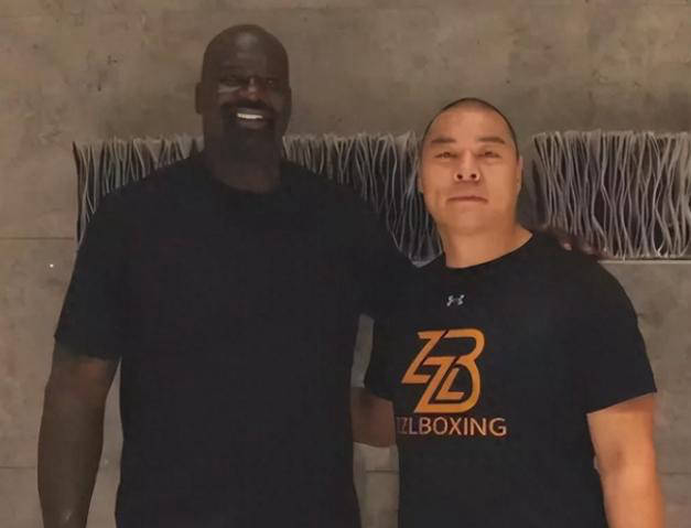 奥尼尔之惊人身形:与五位肌肉男合影的惊人对比
