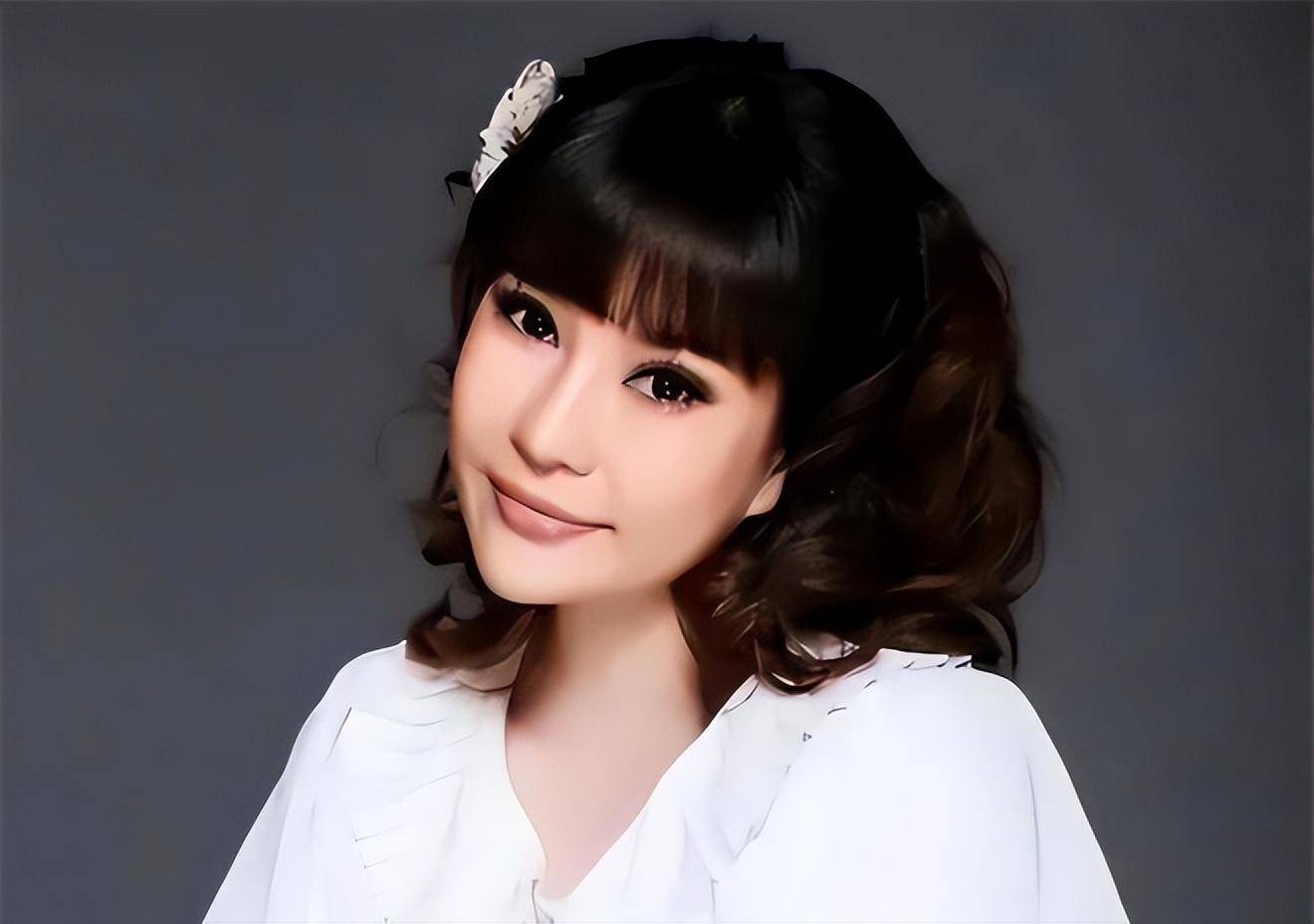 袁茵,为何要不顾世俗眼光,与侯耀文离婚,转身嫁给师侄戴志诚?