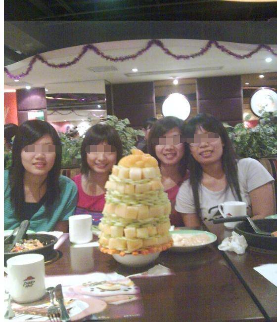 最终,2009年,自助沙拉从必胜客菜单上消失.所有人,都吃不到了.