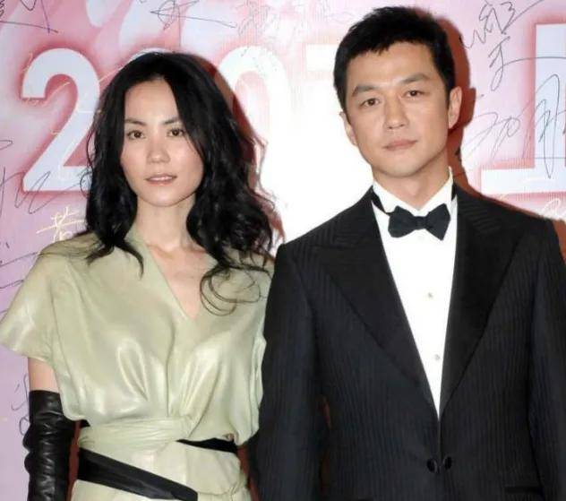李亚鹏让女儿出面,旁敲侧击想找王菲借钱,王菲却没有惯着李亚鹏