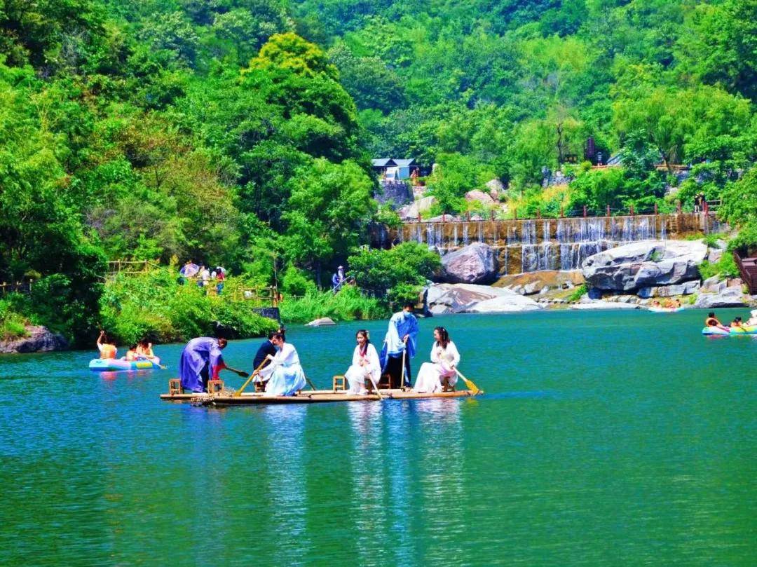 19中国旅游日暨辉县市第二届青年集体婚礼在八里沟隆重举行!