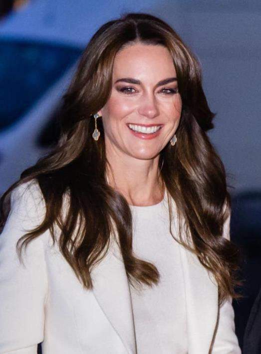 王室隐瞒凯特病情,化疗引起一系列副作用,脱发呕吐手脚麻木