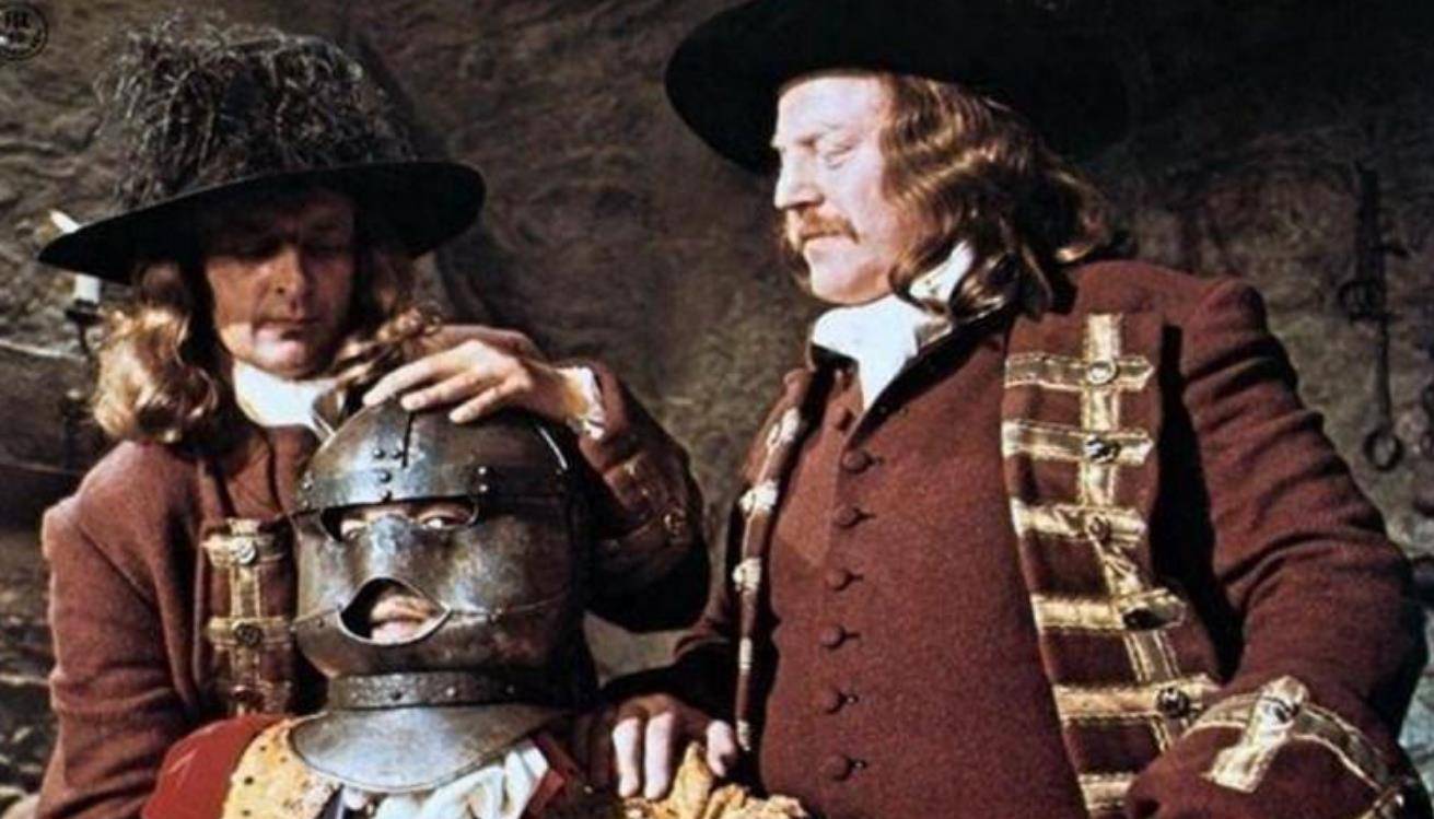 "铁面人"身份到底多特殊?囚禁34年不露面,死后所有痕迹被清理