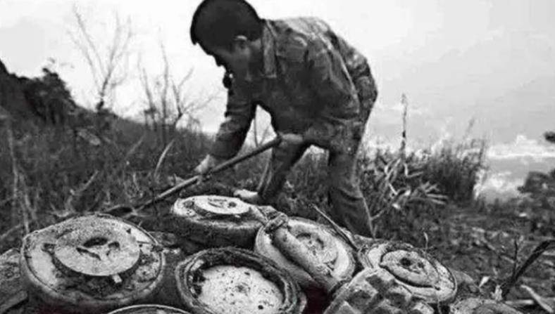 干部在前线遭越军特工队截杀,以1敌4身中数十刀牺牲_曹政林_越南_中国